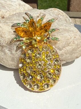 NWT Sparkling Pineapple Brooch - Yellow Green Crystal Fruit Pin Brooch